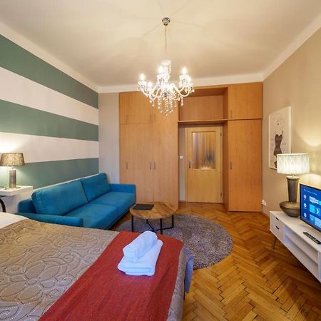 Dlouha Apartment With Balcony Πράγα Εξωτερικό φωτογραφία