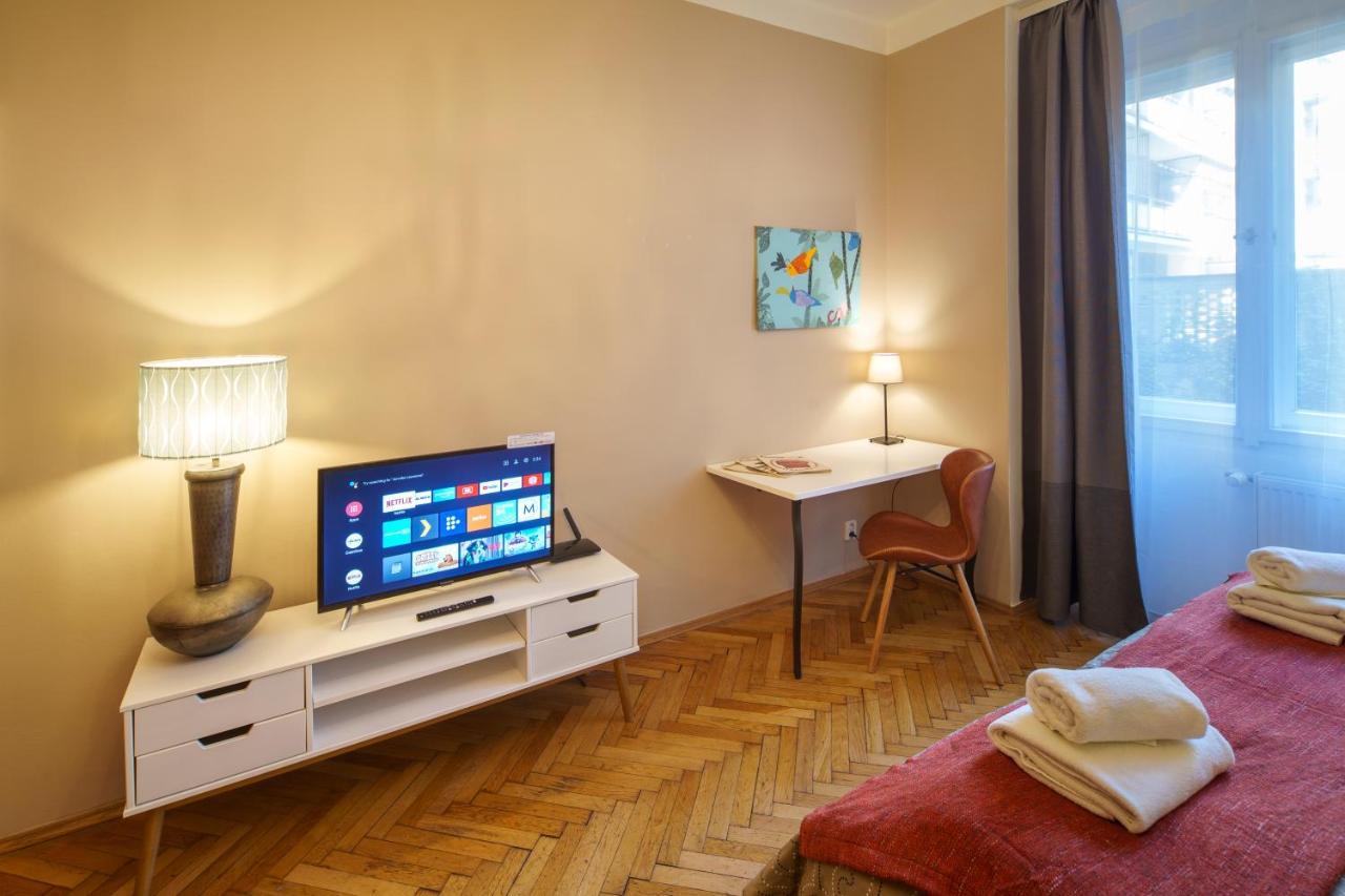Dlouha Apartment With Balcony Πράγα Εξωτερικό φωτογραφία